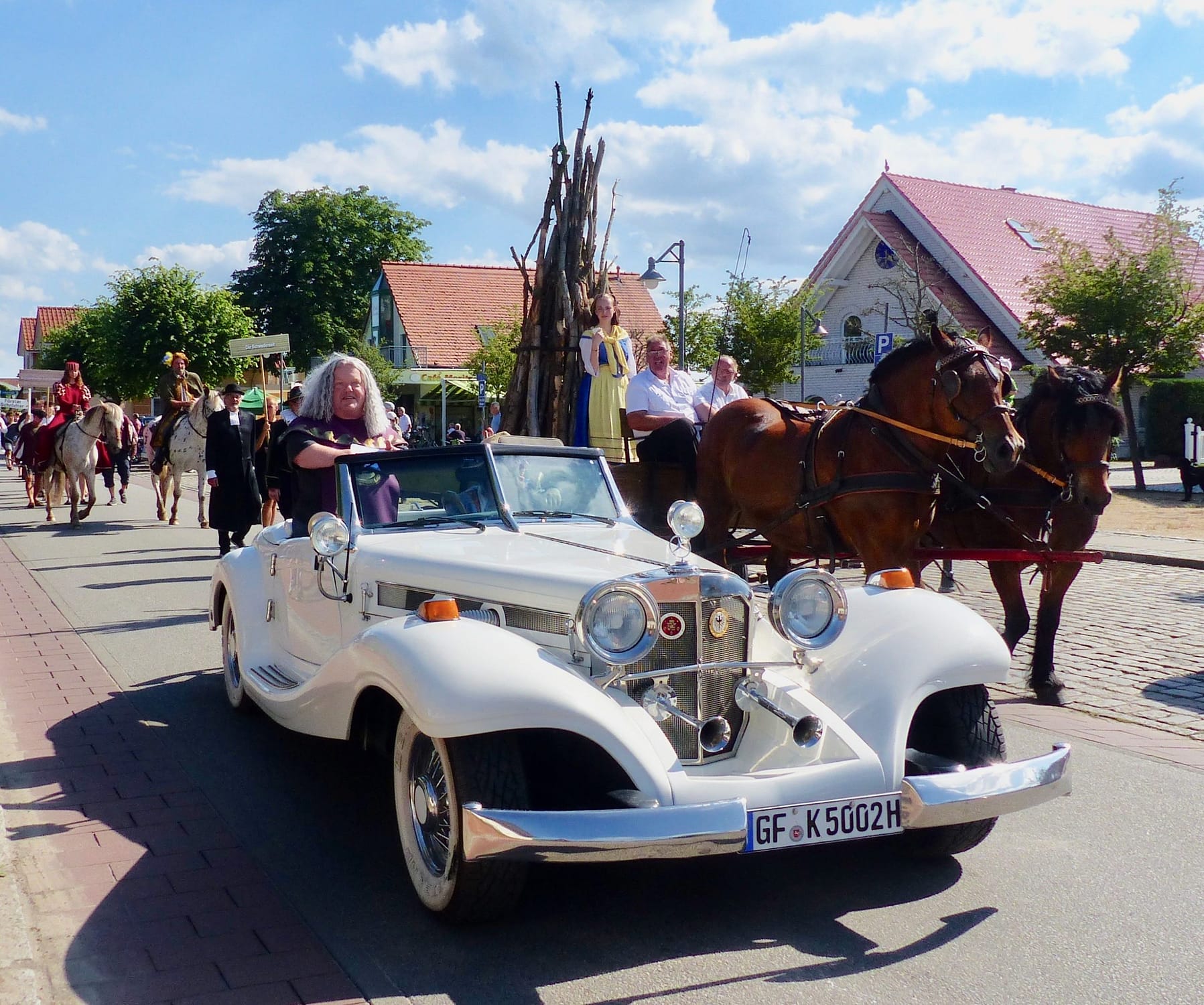 Der vinetische Hohepriester Orm (Erwin Bröderbauer)  führte historischen Festumzug in Koserow an 2