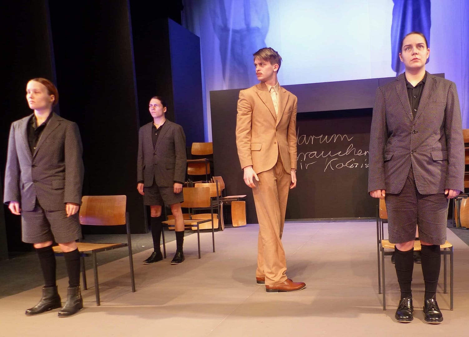 Premiere für „Jugend ohne Gott“ von Öden von Horváth am 1. April, das gelbe Theater „Die Blechbüchse“ Zinnowitz  2