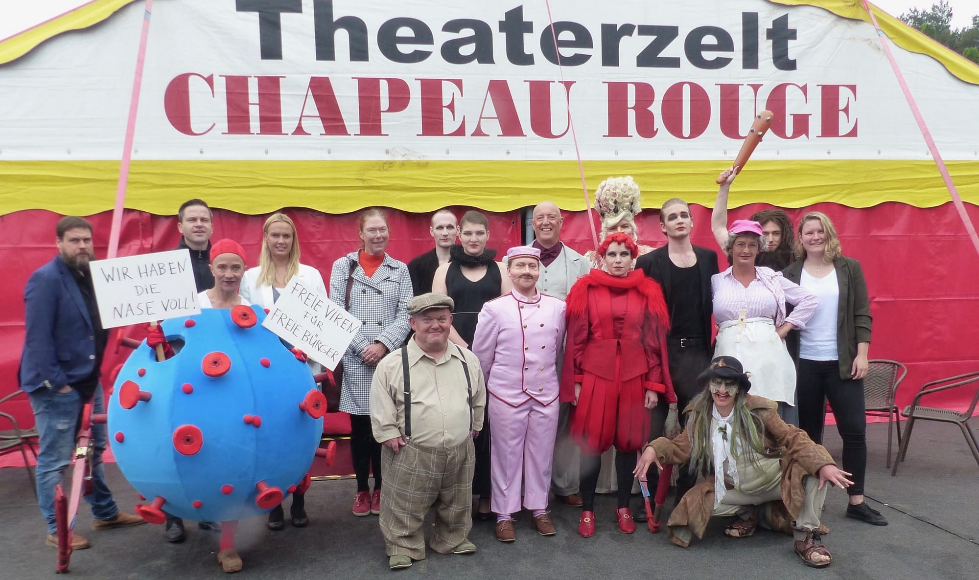 Hamlet, Hammer und viel Grimm im Theaterzelt Chapeau Rouge - Auftakt am 28. Mai mit "Theater, Theater!" 1